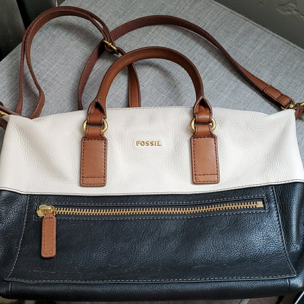 Fossil purse